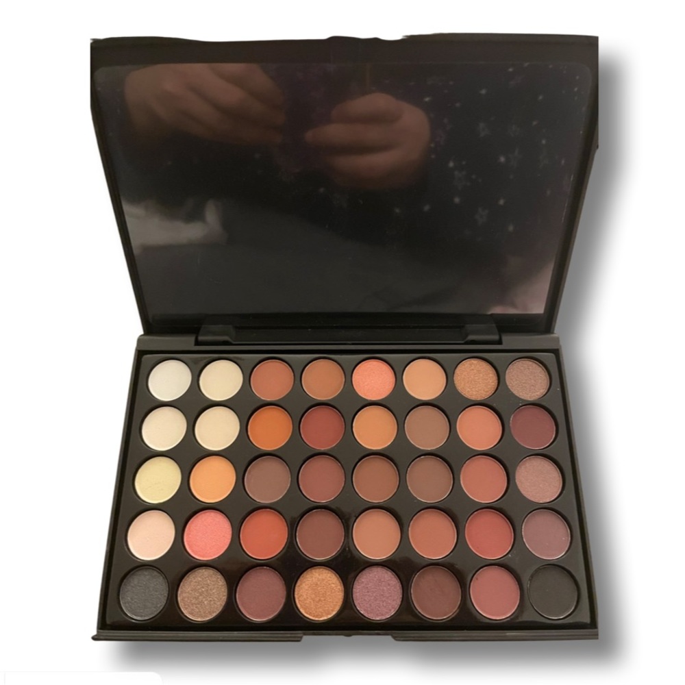Brown Eyes Never Used Eye Shadow Pallet with 40 different colors